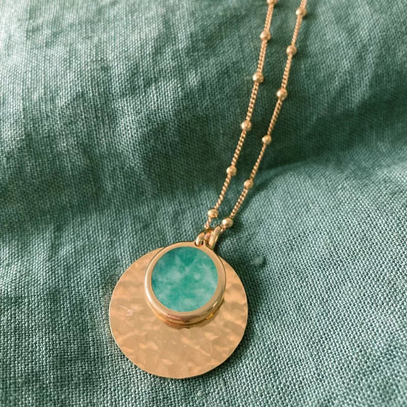 Collier personnalisé médaille martelée - pierre fine - chaine perlée - Plaqué or