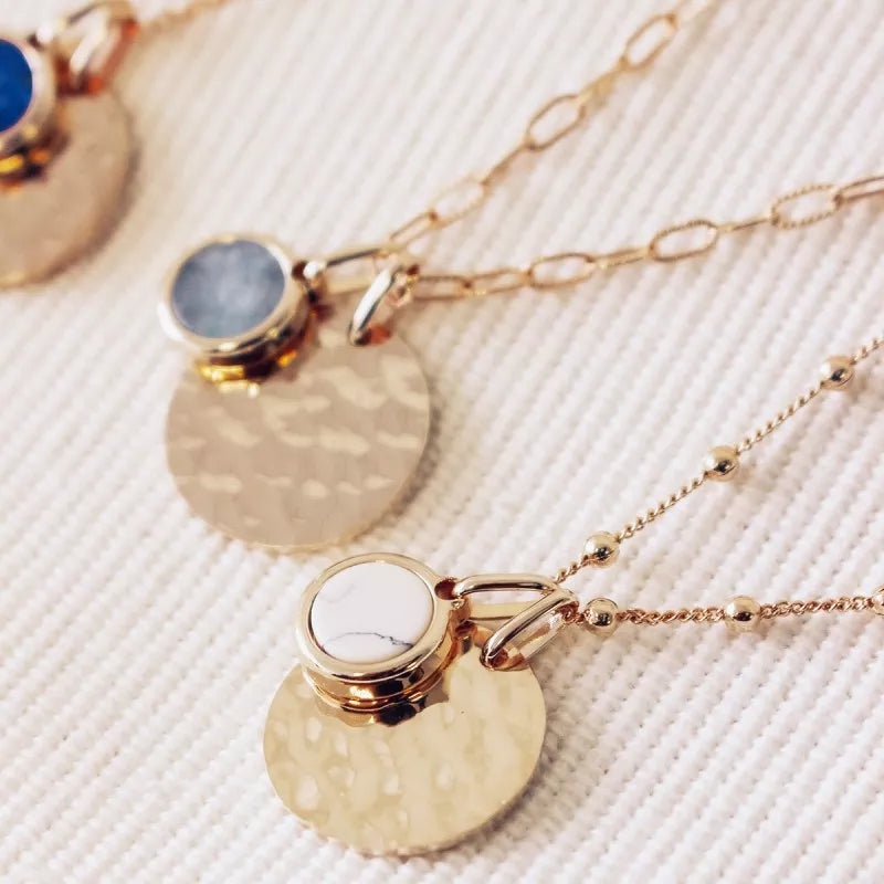 Collier personnalisé petite médaille martelée - pierre fine - chaine perlée - Plaqué or