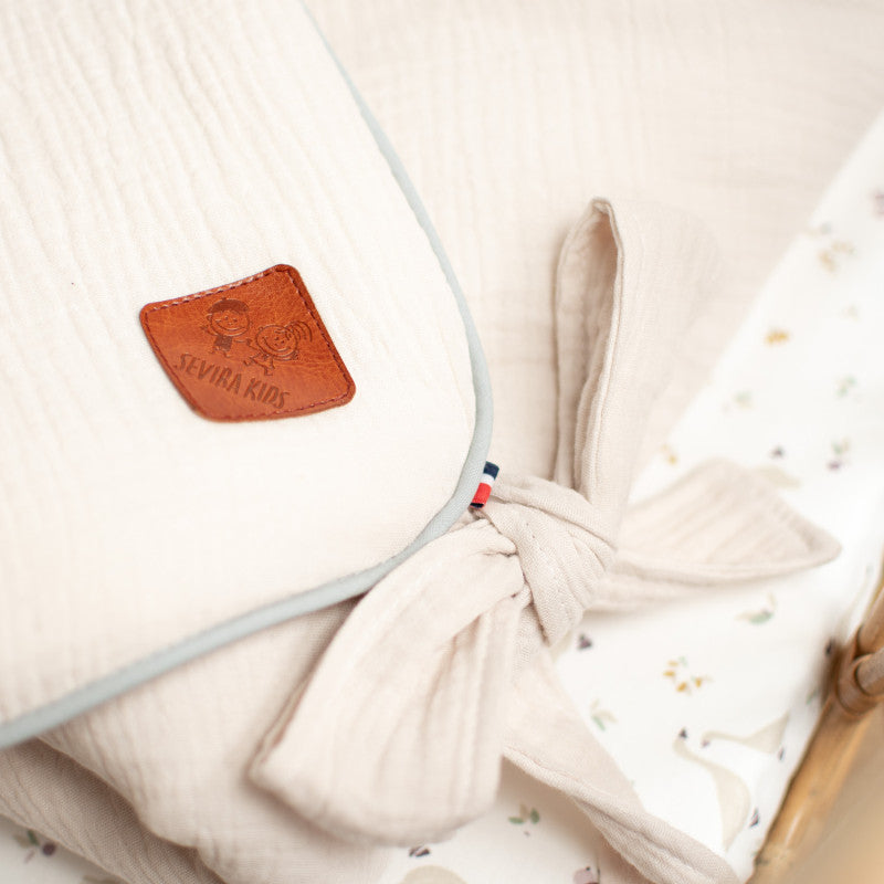 Gigoteuse d'emmaillotage en gaze de coton, Jeanne