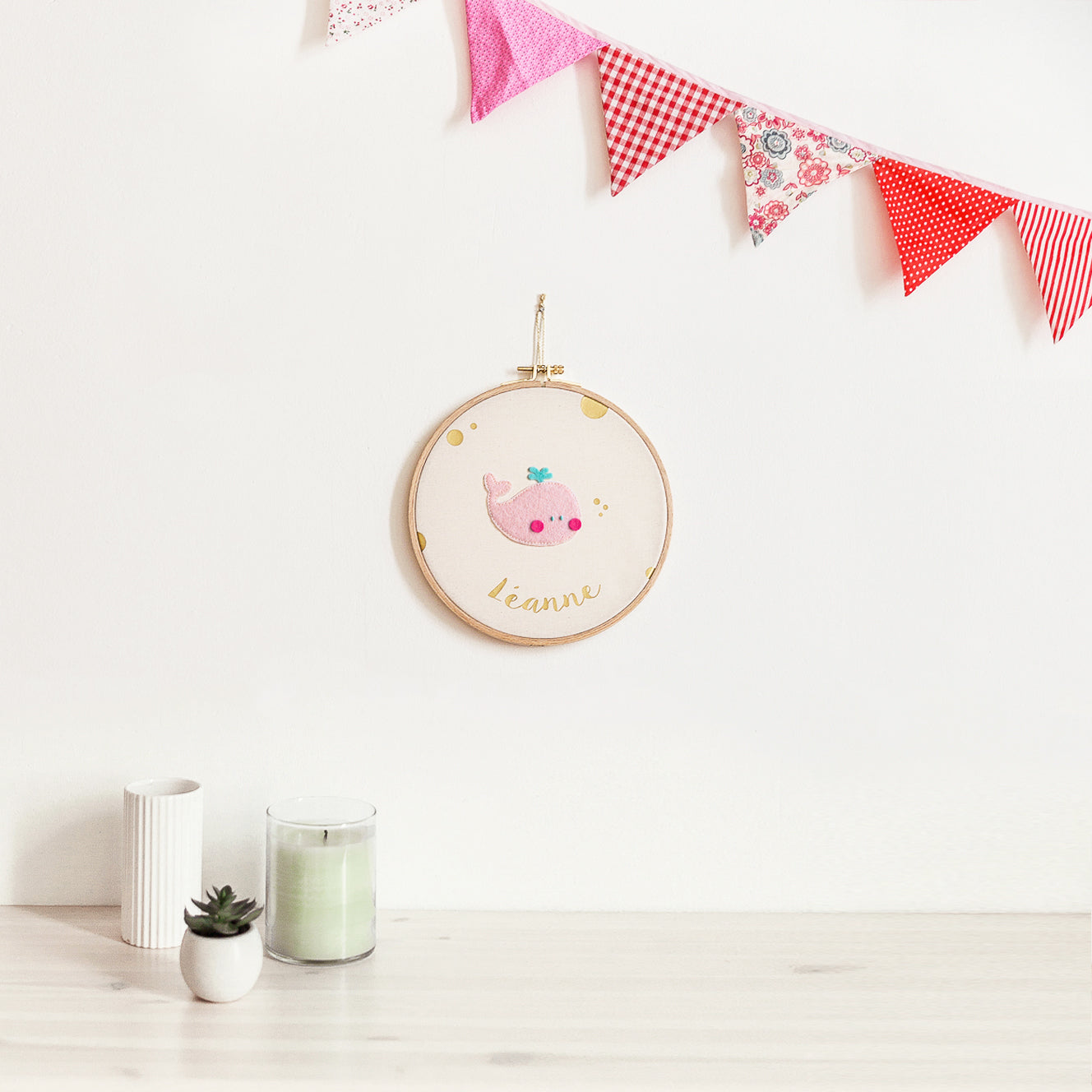 Cadre rond tambour mural personnalisé - Modèle Baleine Rose