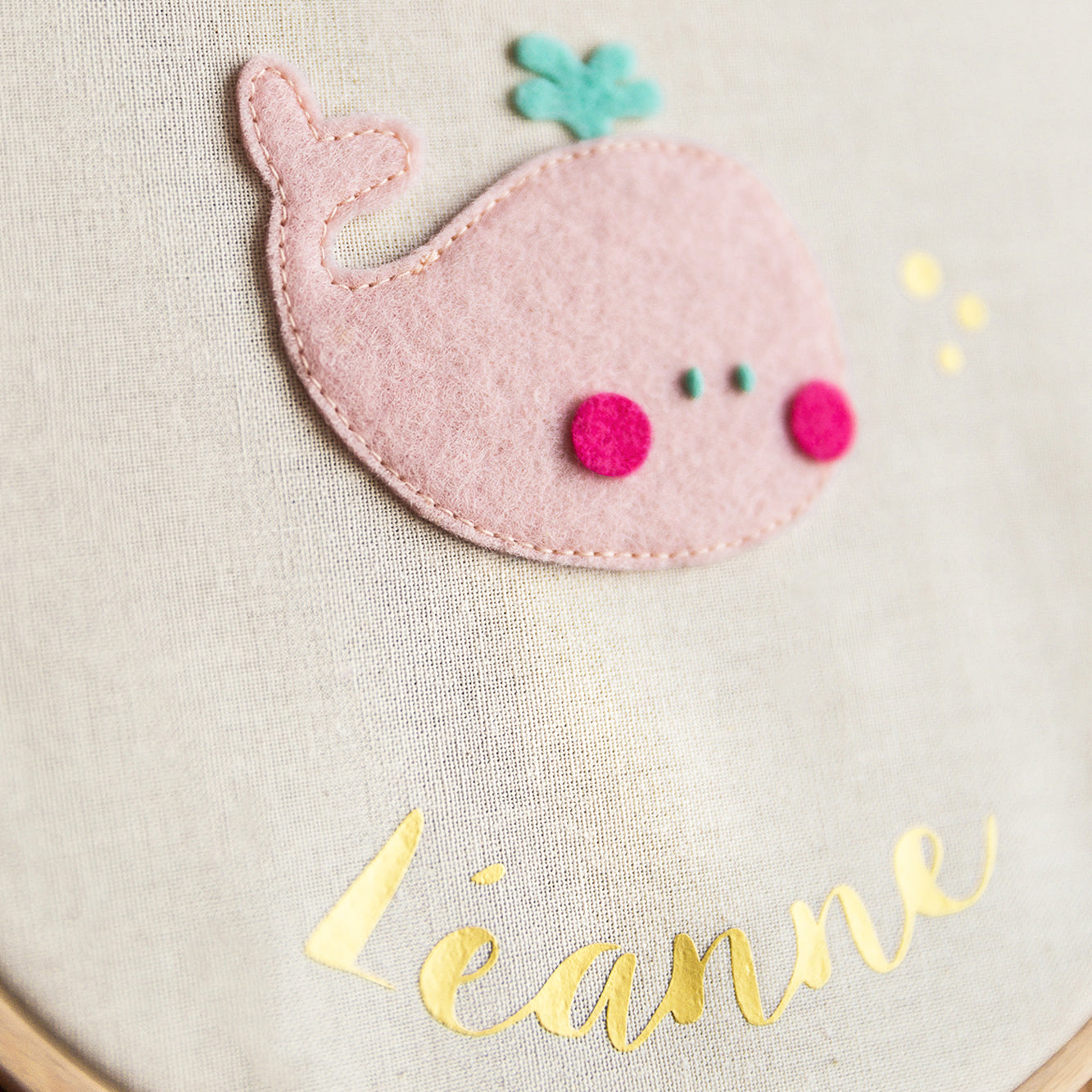 Cadre rond tambour mural personnalisé - Modèle Baleine Rose